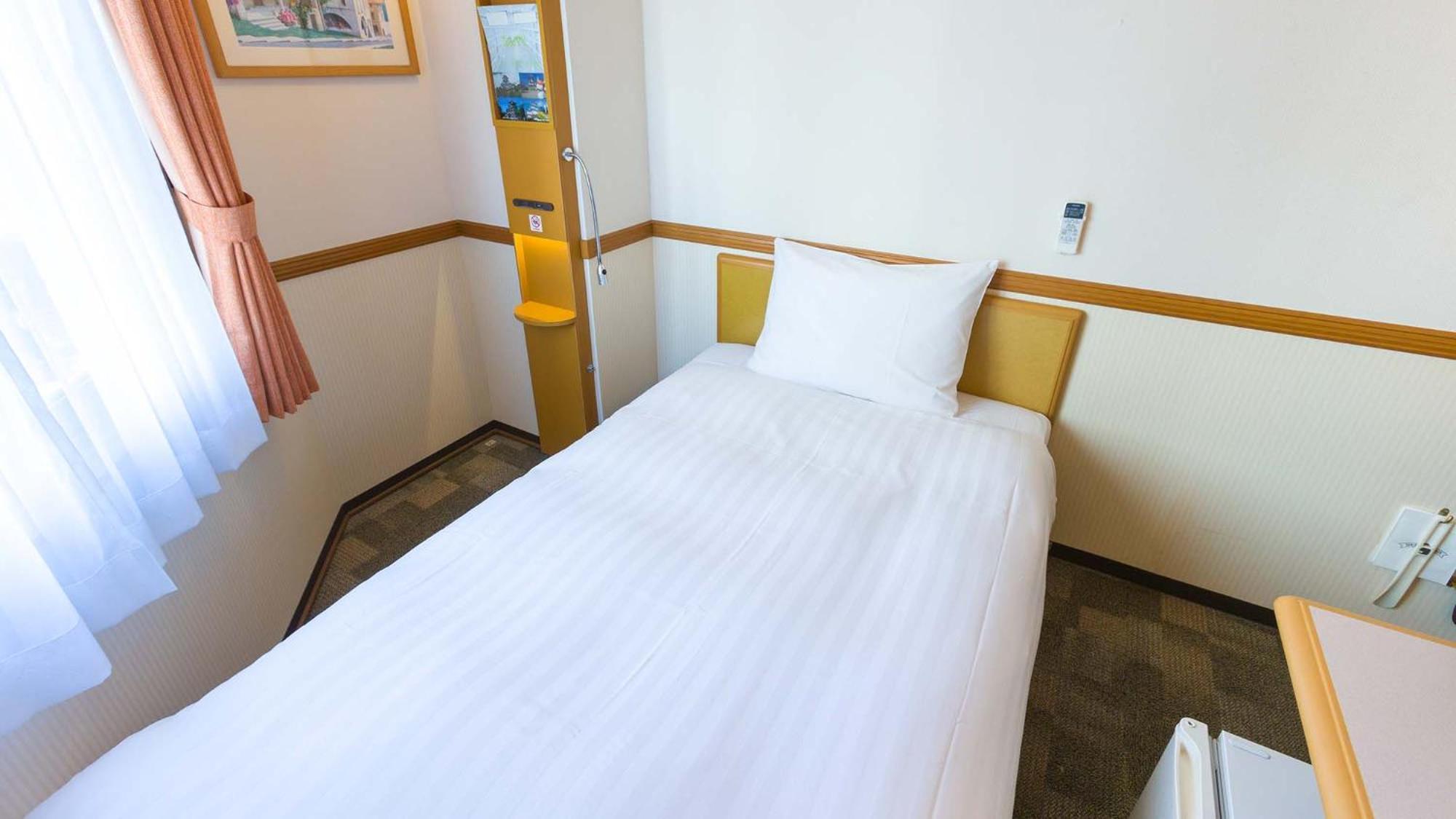 Toyoko Inn Okayama Eki Nishi Guchi Hiroba Habitación foto