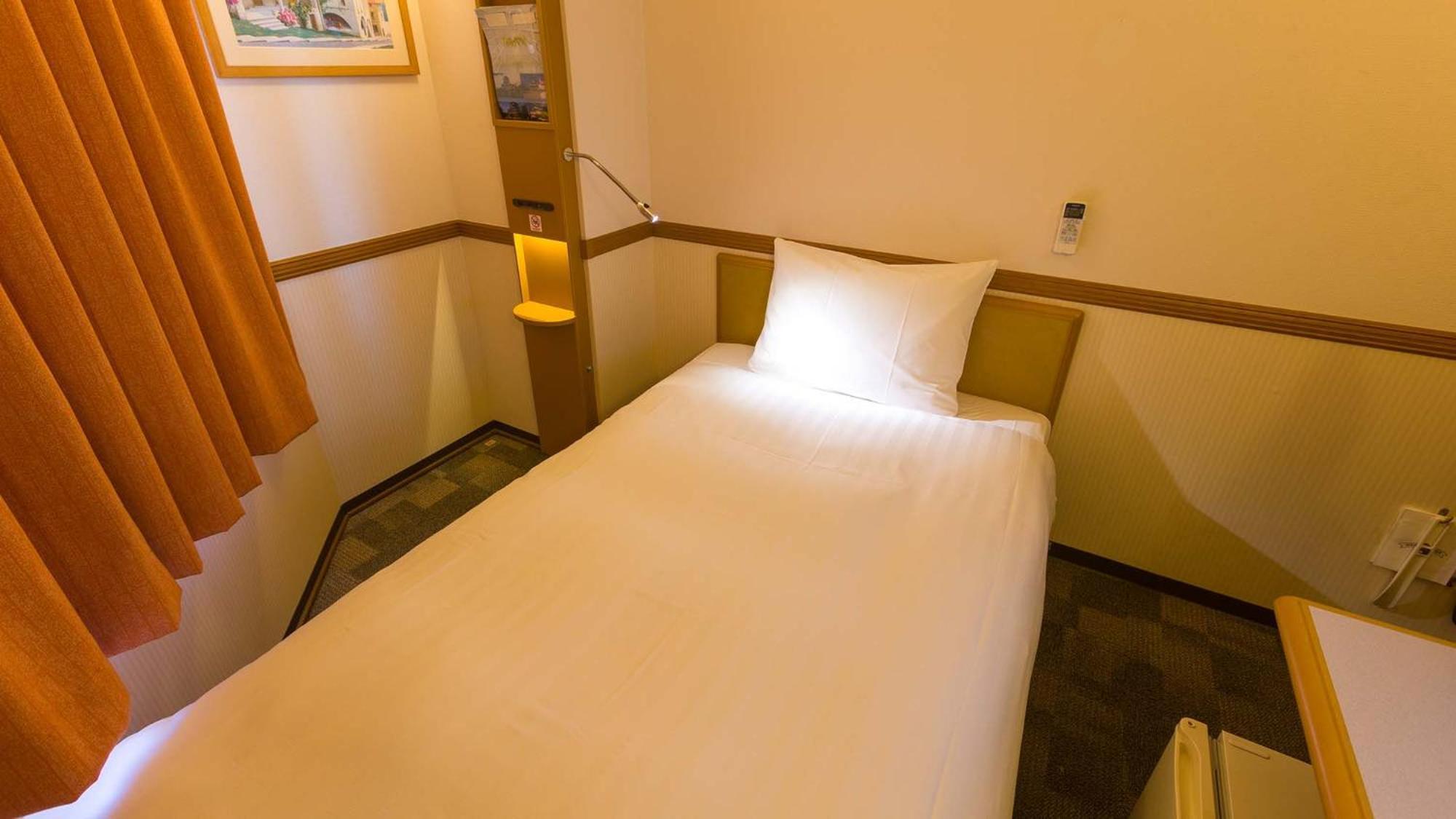 Toyoko Inn Okayama Eki Nishi Guchi Hiroba Habitación foto