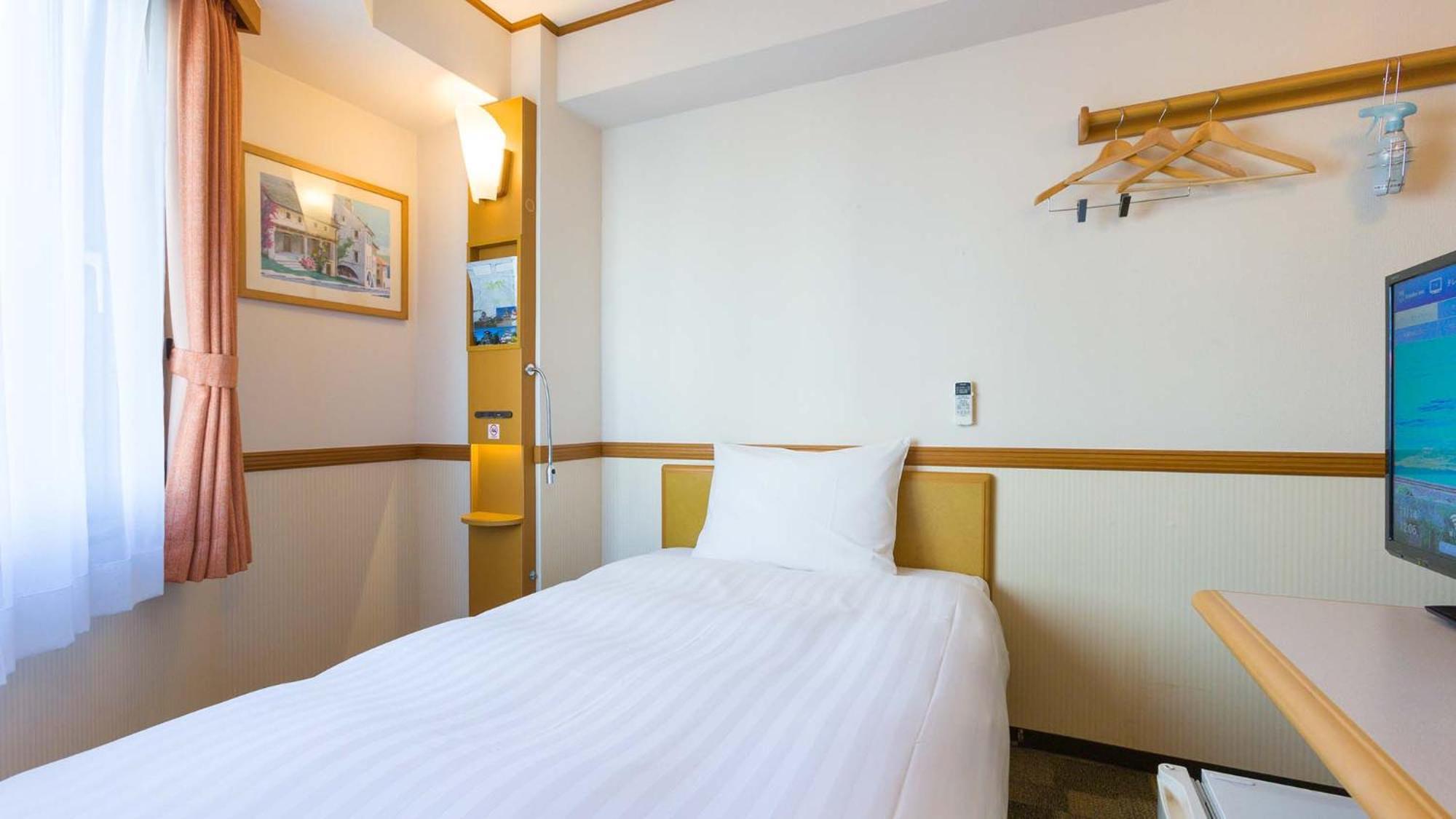 Toyoko Inn Okayama Eki Nishi Guchi Hiroba Habitación foto